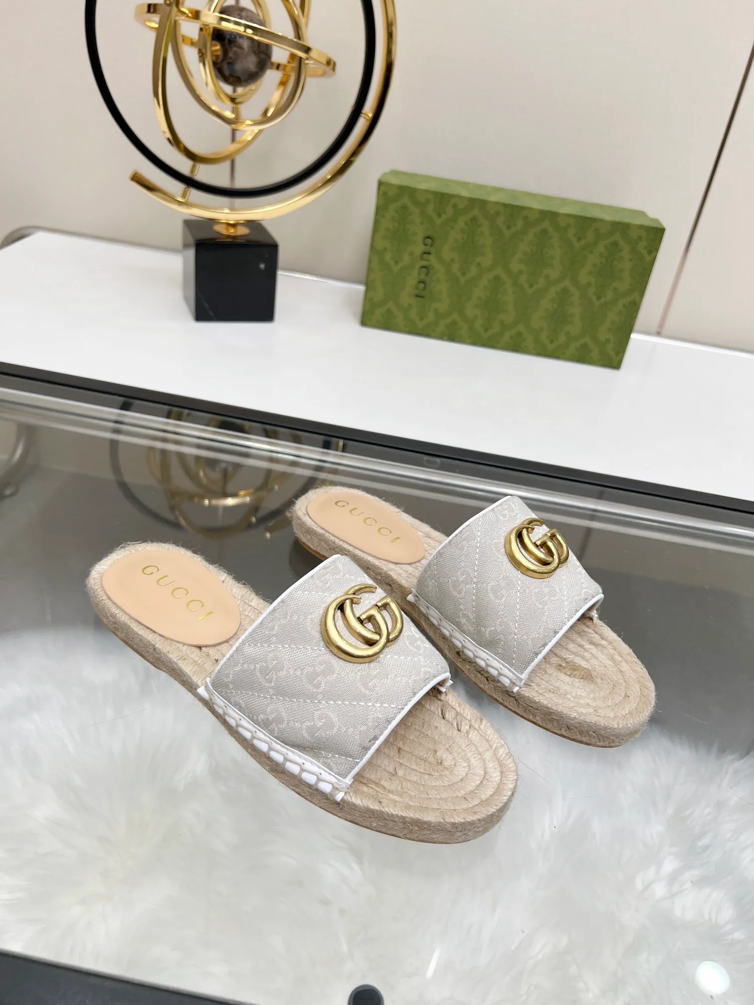 👟👟Ex-factory price 320👟👟 Gucci slippers fisherman shoes new color Injection molded one-piece straw bottom, high-end quality Fabric: Double G imported fabric Lining: sheepskin lining Code number: 35~42 Fabric styles include apricot, floral, pink, black, blue, burgundy, champagne, green, orange, cyan, starry sky, more than 30 colors to choose from, many colors to be updated in the future ,,,,,,,,